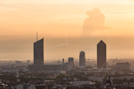 Lever de soleil sur les tours de Lyon