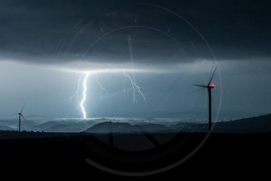 Coup de foudre dans un parc éolien du Cantal