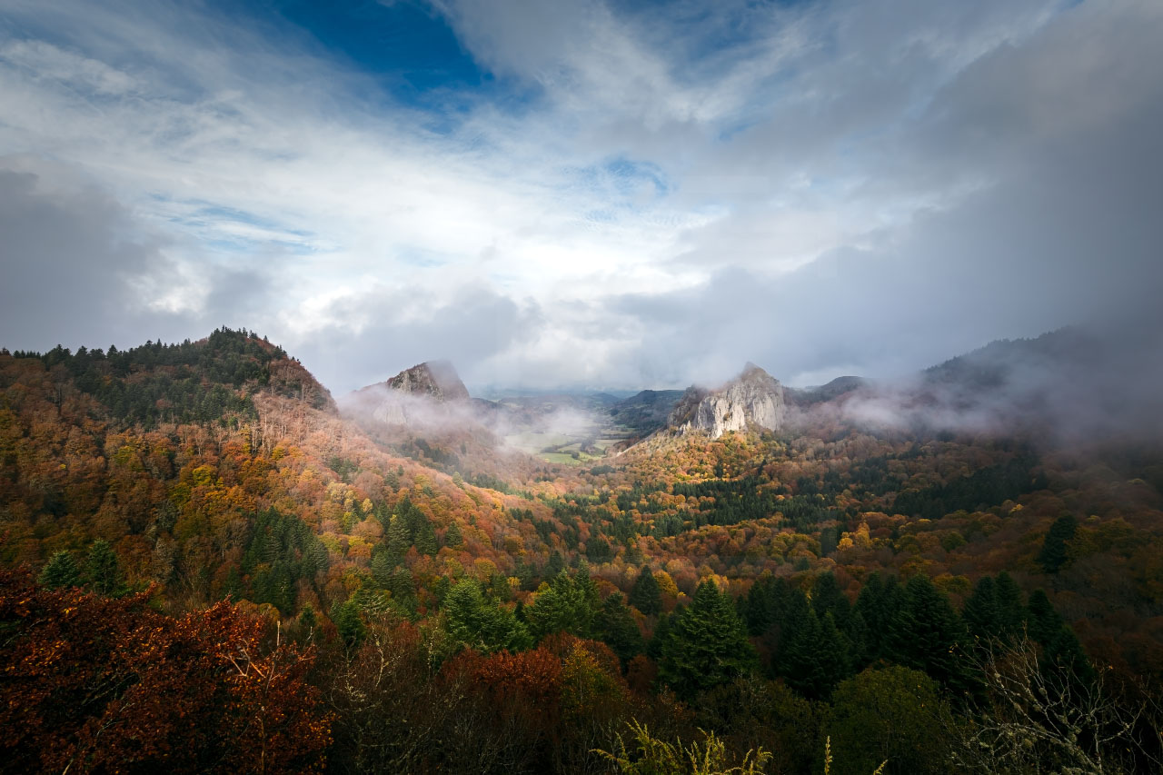 Roches Tuilière et Sanadoire en Automne