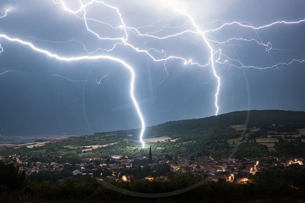 Coups de foudre en air sec sur Saint-Amand Tallende